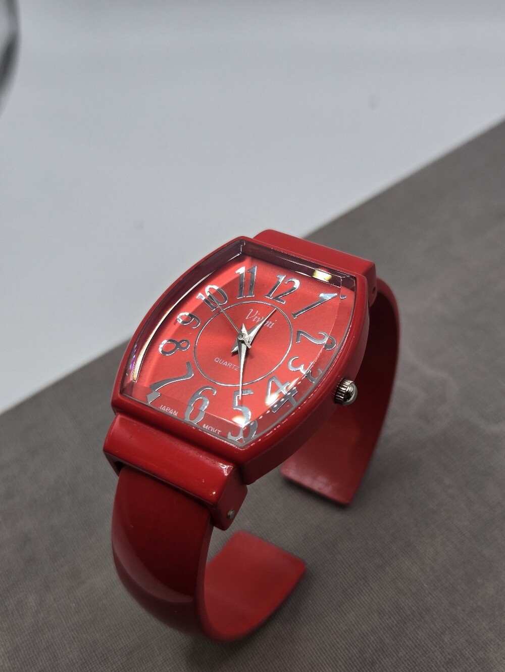 Red mod Aesthetic Cuff Bracelet Watch Wristwatch Vintage Vivani RUNNING WORKING